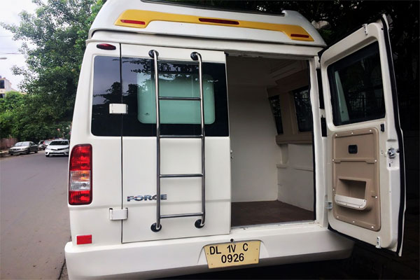 1x1 9 Seater Ultra Luxury Coach With Washroom - Car Rental Delhi