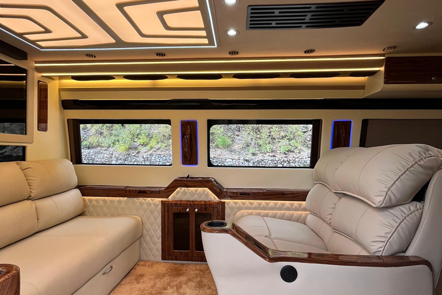 Caravan Rental Delhi - Vanity Van Hire Delhi - Camper Van On Rent in Delhi - Caravan Hire in Delhi - Vanity Van Rent Delh