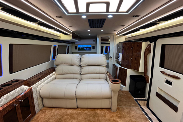 Caravan Rental Delhi - Vanity Van Hire Delhi - Camper Van On Rent in Delhi - Caravan Hire in Delhi - Vanity Van Rent Delh