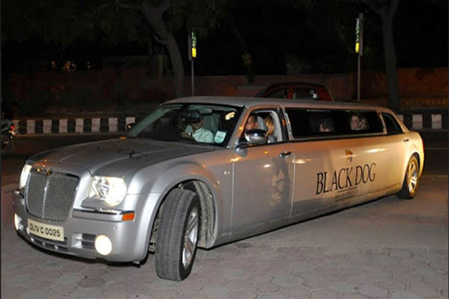 Chrysler Stretched Limousine - Luxury Taxi Company - Car Rental Delhi