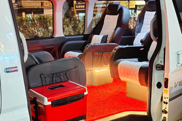 8 Seater Foton View Cs2 - VIP Luxury Minivan Hire Delhi & Gurgaon - Car Rental Delhi
