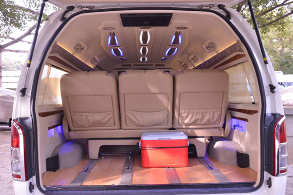 Toyota Commuter Grand Hiace - Luxury Imported Van Hire - Car Rental Delhi