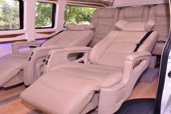 Toyota Commuter Grand Hiace - Luxury Imported Van Hire - Car Rental Delhi