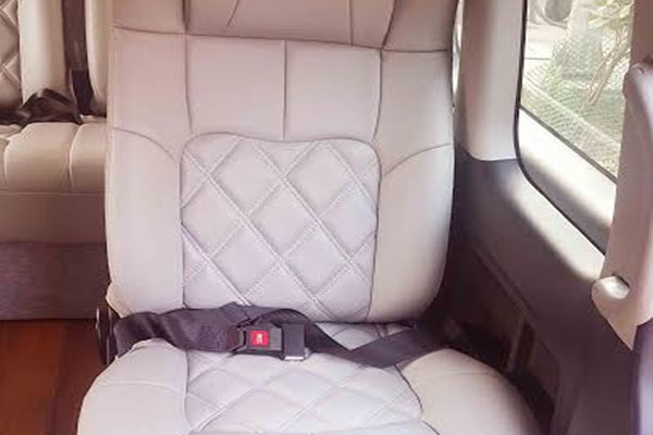 8 Seater Toyota Commuter Grand Hiace - VVIP Luxury Minivan Rentals - Car Rental Delhi