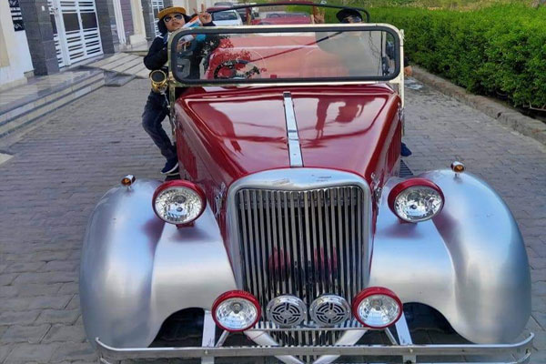 Vintage Car Hire Wedding Delhi, Old Classic Car On Rent Delhi, Vintage Car Rental Delhi