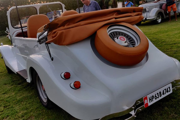 Vintage Car Hire Wedding Delhi, Old Classic Car On Rent Delhi, Vintage Car Rental Delhi
